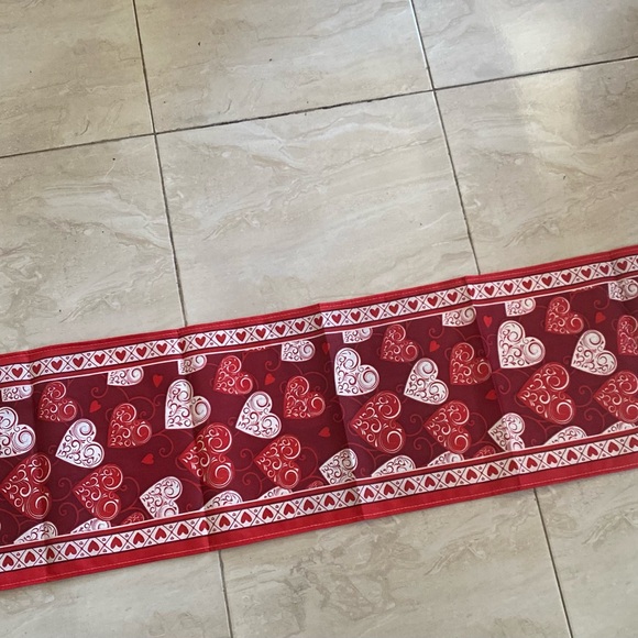 Red Heart Patterned Table Runner - Picture 6 of 7